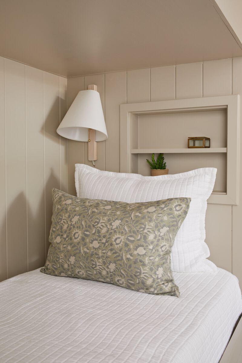 Ellen Plug-In Sconce image number 3
