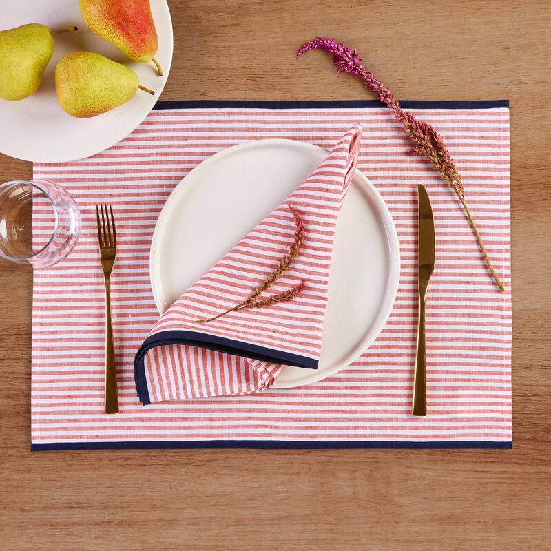 Solino Home Carmine 100% Linen Placemats &ndash; Set of 4, 14 x 19 in, Machine Washable, Holiday and Everyday Dining