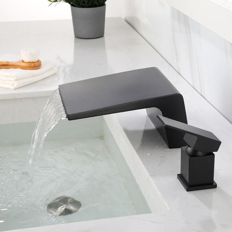 Solid brass material for body and spout creates a sturdy faucet