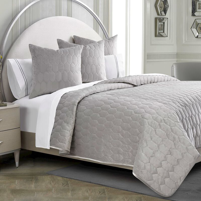 Michael Amini Affluent 4-Piece King Quilt Set - Dove image number 0