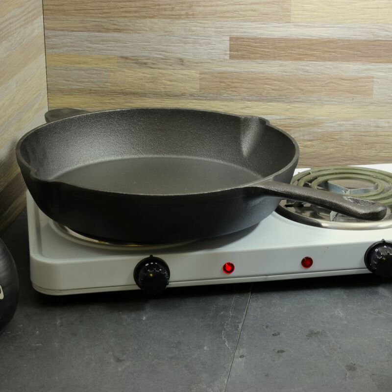 General Store Addlestone 12 in. Preseasoned Round Cast Iron Frying Pan