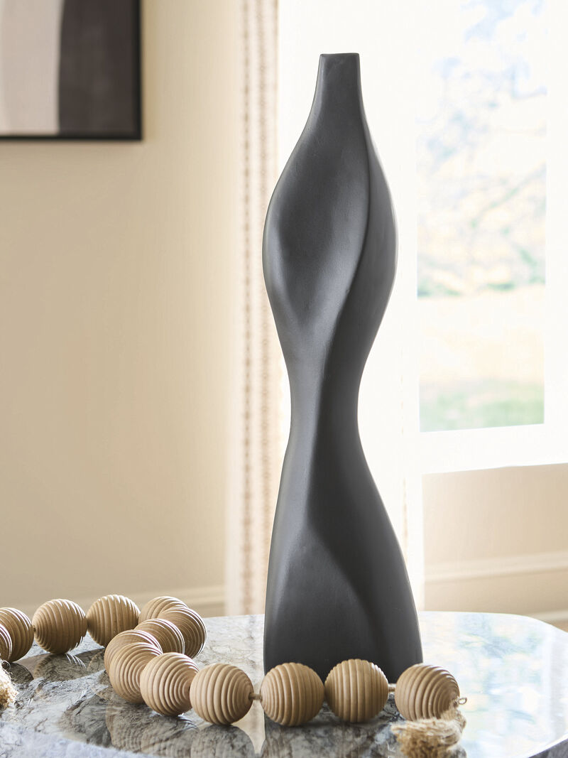 Judsen Vase image number 1