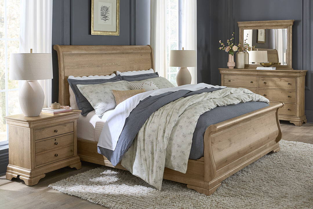 Chateau Philippe Queen Bed