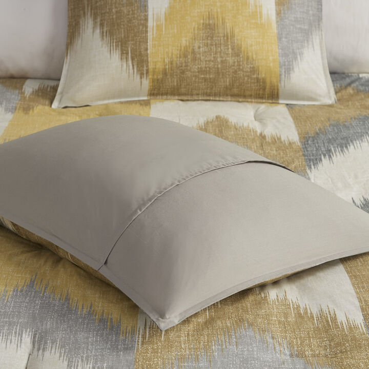 Gracie Mills Heise Ikat Chevron Comforter Set