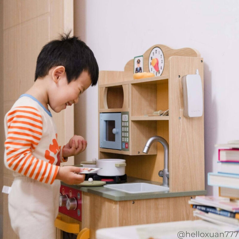 Little Chef Florence Classic Play Kitchen with 5 Kitchen Accessory Toys, Wood Grain image number 5