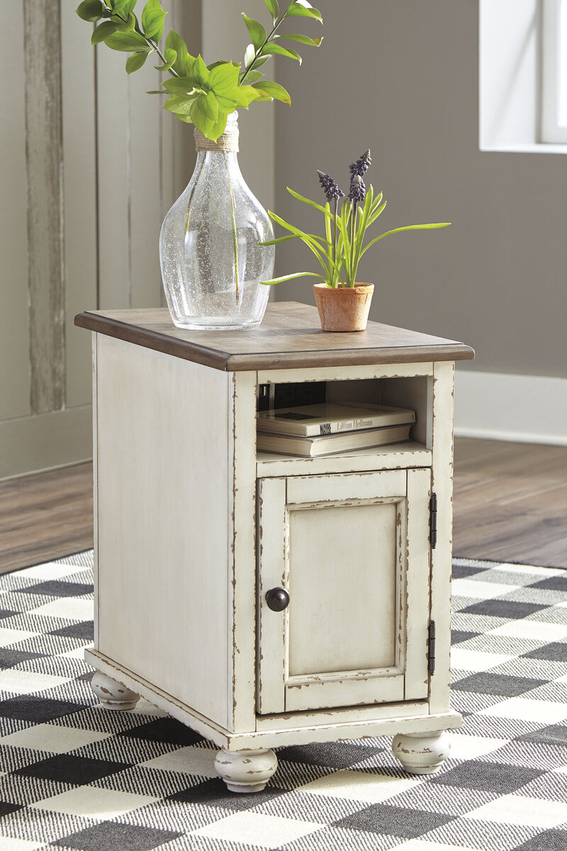 Realyn Chairside End Table with USB Charging image number 2