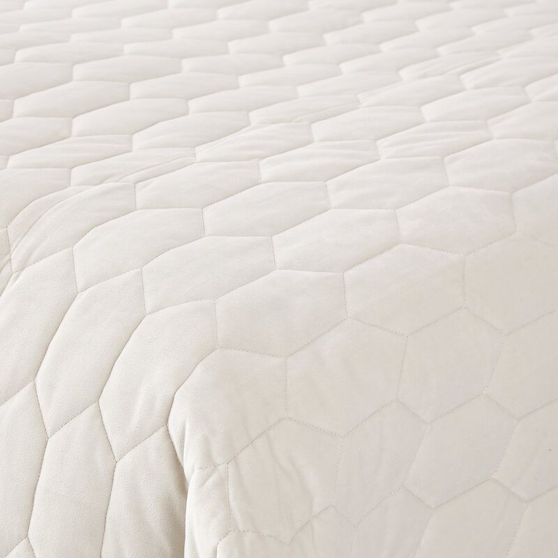 Michael Amini Niagara 4-Piece King Quilt Set - Sand image number 4