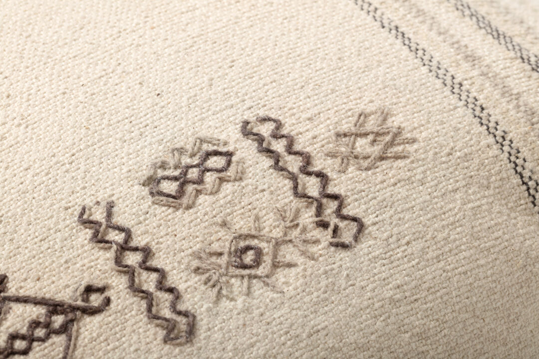 P0929 Natural/Charcoal 18"x18" Poly Pillow