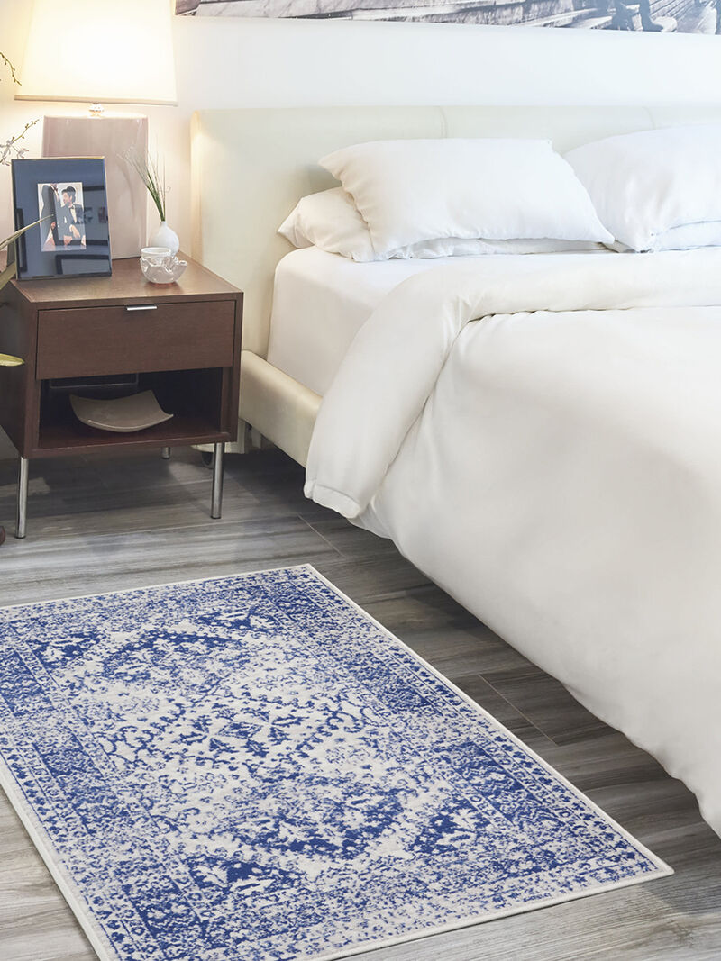 Whimsicle WHS15 Ivory/Navy 3' x 5' Rug