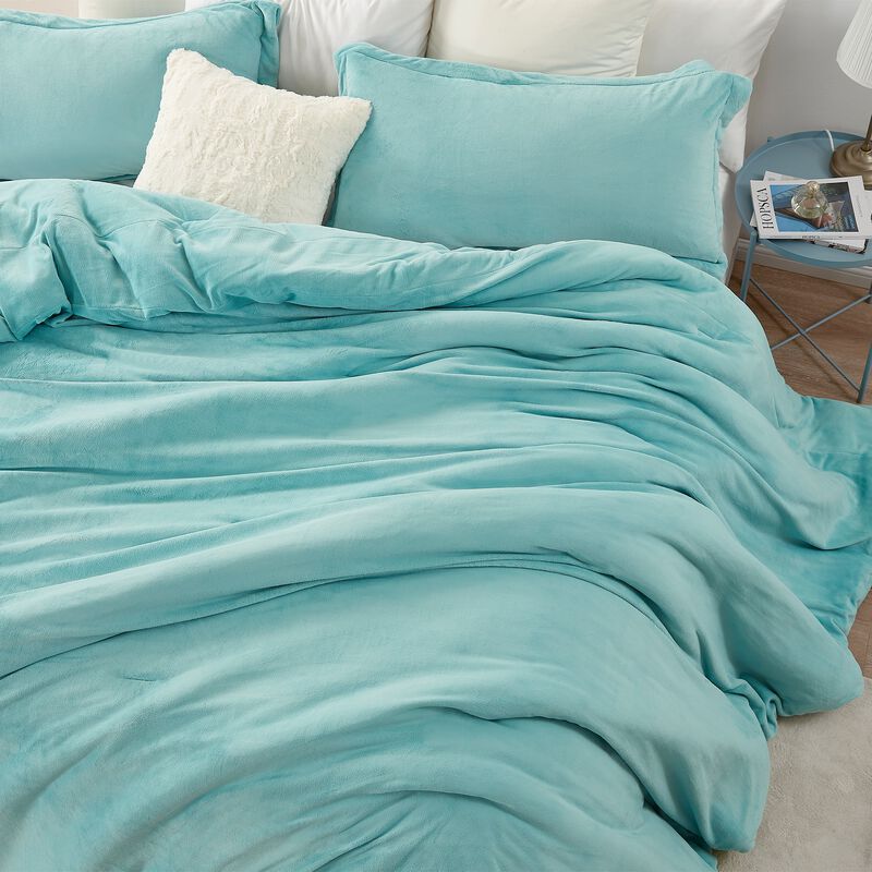 Git Cozy - Coma Inducer® Oversized Comforter - Turks & Caicos Bay Beach image number 2