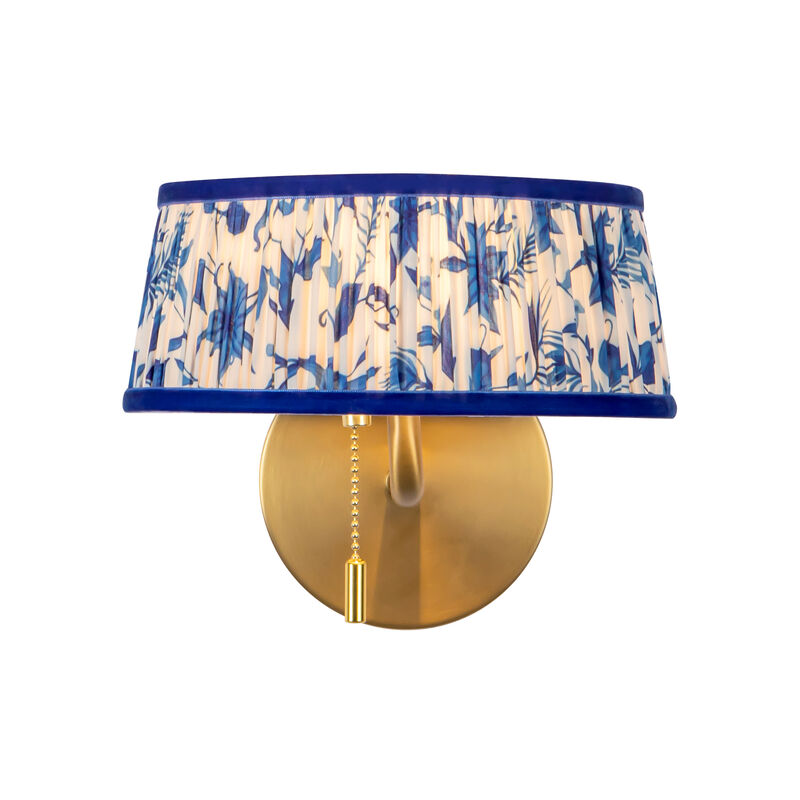 Scout 7-in Damp-Rated Wall/Vanity Light with Patterned Pleated Linen Shade image number 4