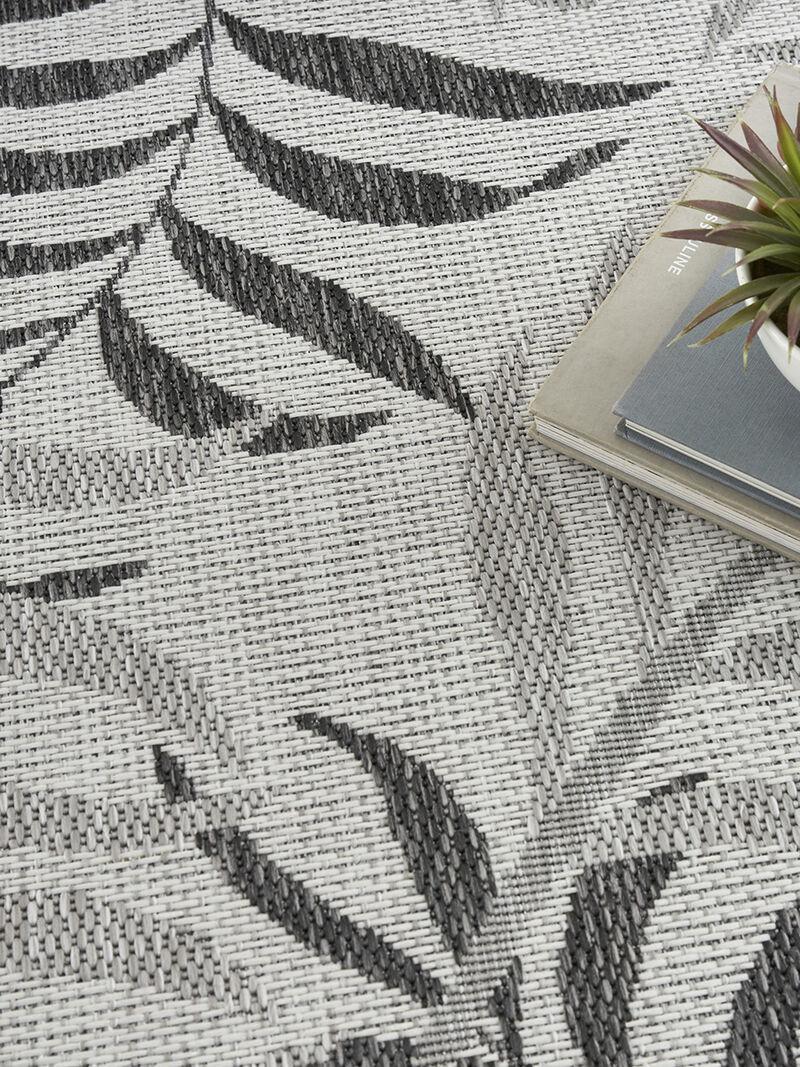 Garden Oasis GOA01 Gray 4' x 6' Rug