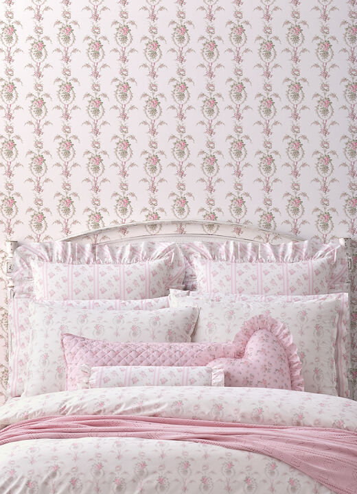 Rose Cheeks Party Pink Floral Cluster Wallpaper