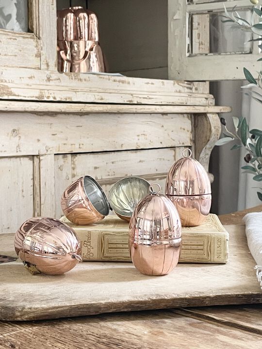 Coppermill Kitchen Vintage Inspired Fluted Egg Ornament Set/4