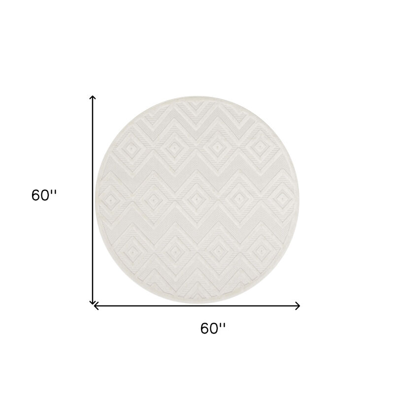 HomeRoots 5' Ivory And White Geometric Indoor Outdoor Area Rug image number 4