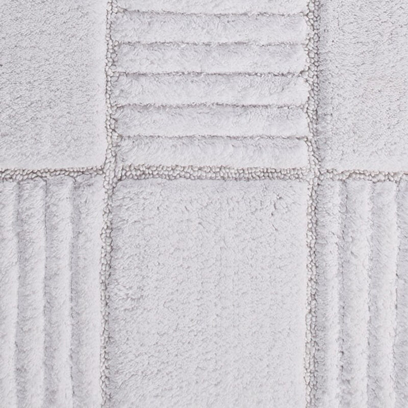 Knightsbridge Chakkar Board 220 GSF Non Skid Back Bath Rug 21 x 34 - Aqua