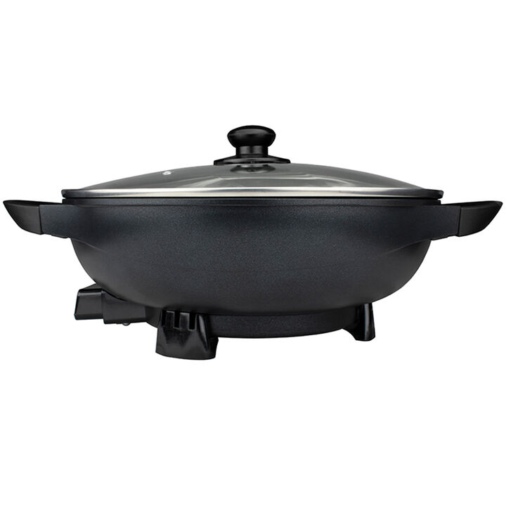 Brentwood 13in Non-Stick Flat Bottom Electric Wok Skillet with Vented Glass Lid in Black
