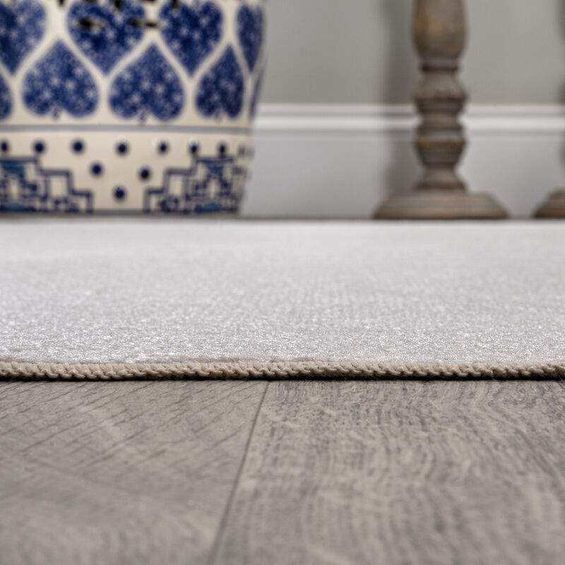 Twyla Classic Solid Low-Pile Machine-Washable Area Rug