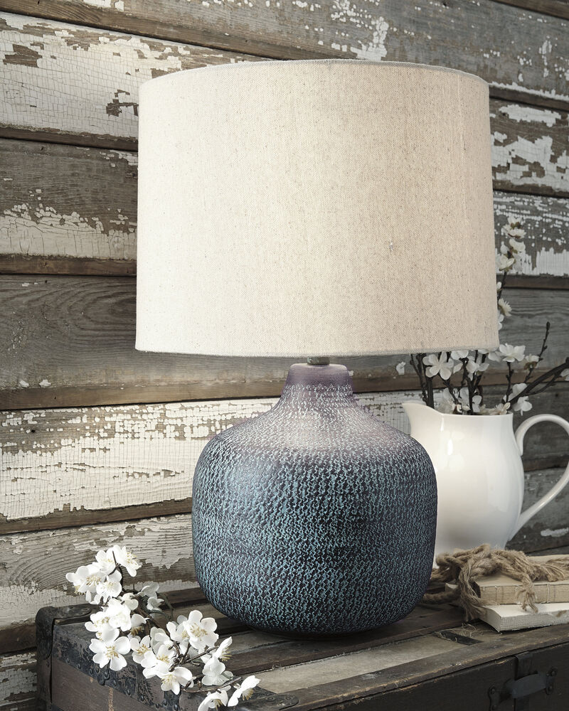 Malthace Table Lamp image number 1