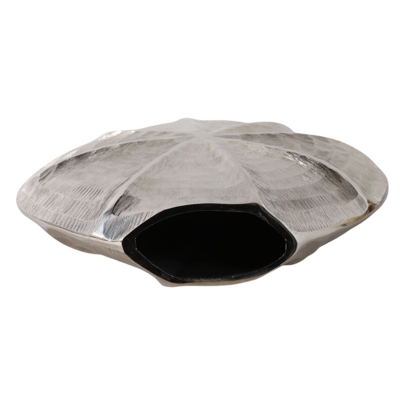 Shell Pattern Metal Vase image number 5
