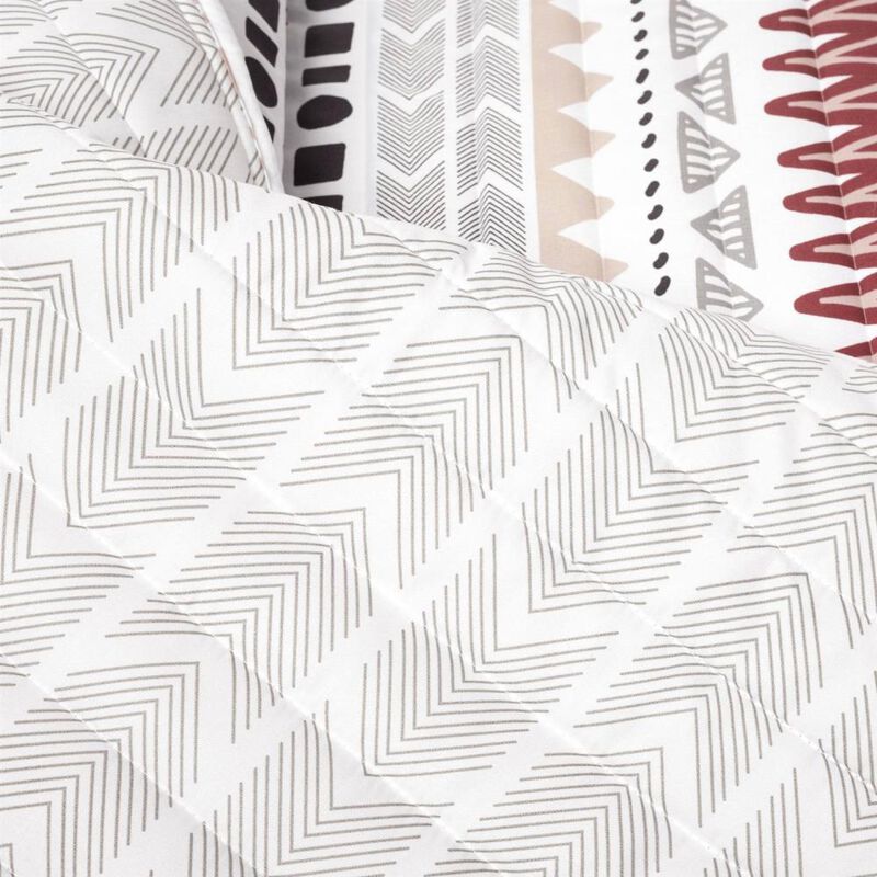 Hivvago Full/Queen Lightweight Rustic Red Chevron Stripe Reversible 3 Piece Quilt Set