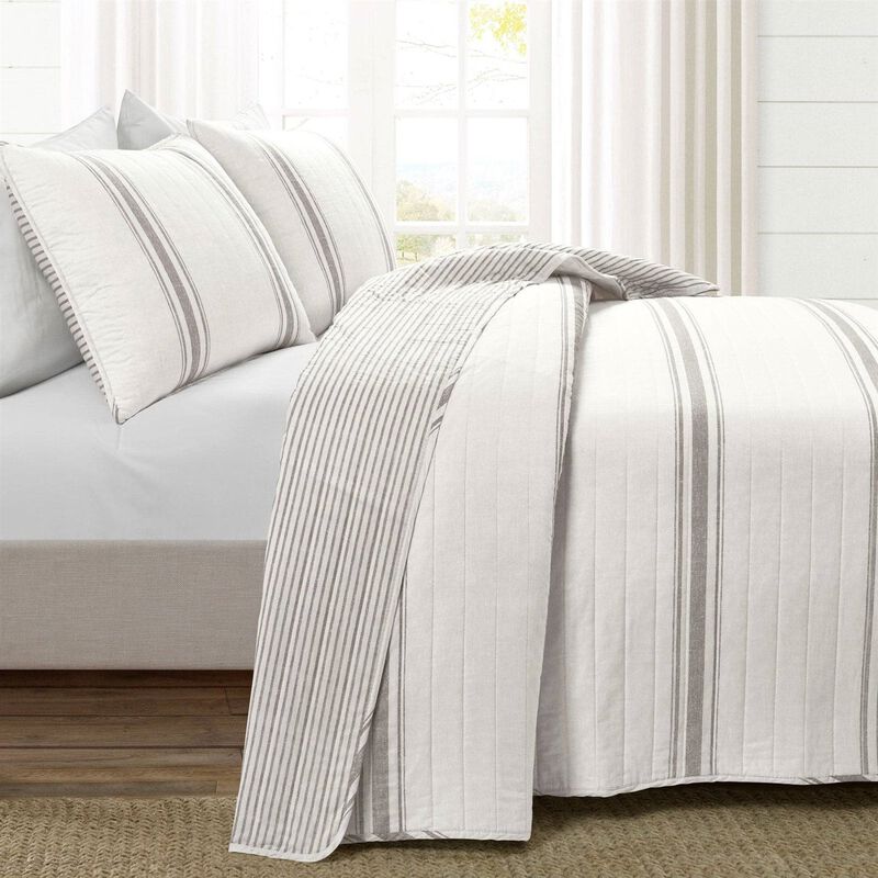3-Piece Cotton Quilt Set with Striped Reversible Pattern