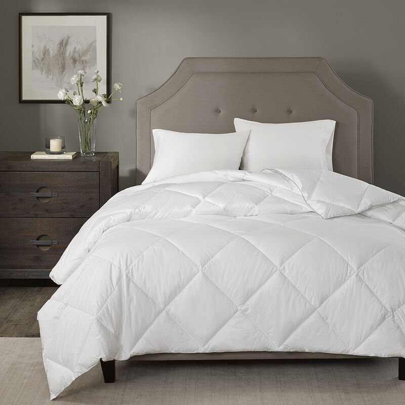 Gracie Mills Lonnie All-Season Diamond Quilting 1000 Thread Count Down Alternative Comforter