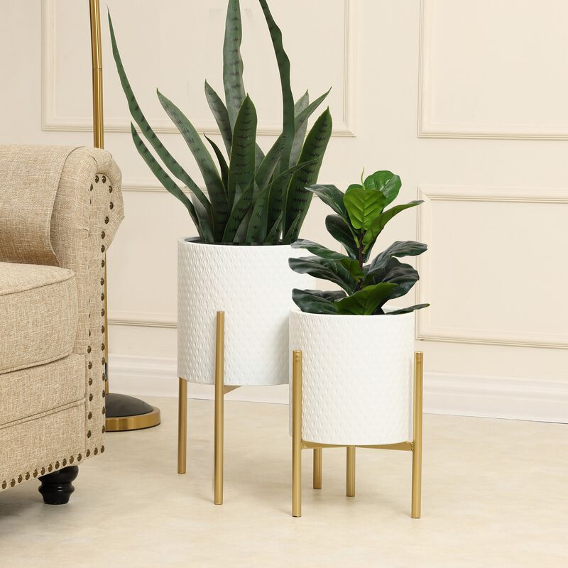 LuxenHome 2-Piece Diamond Pattern Round Metal Cachepot Planter Set, White with Gold Stands
