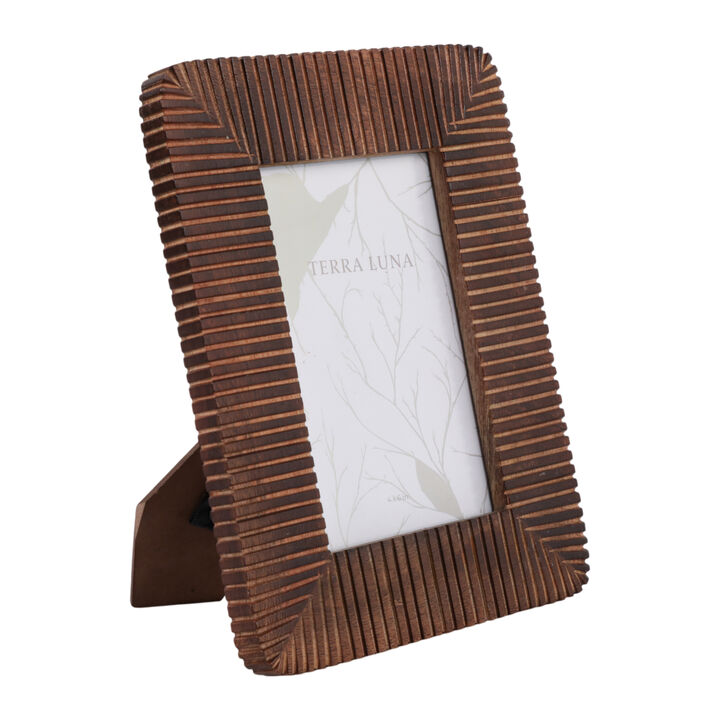 4x6 Ridged Wood Round Edge Photo Frame, Walnut