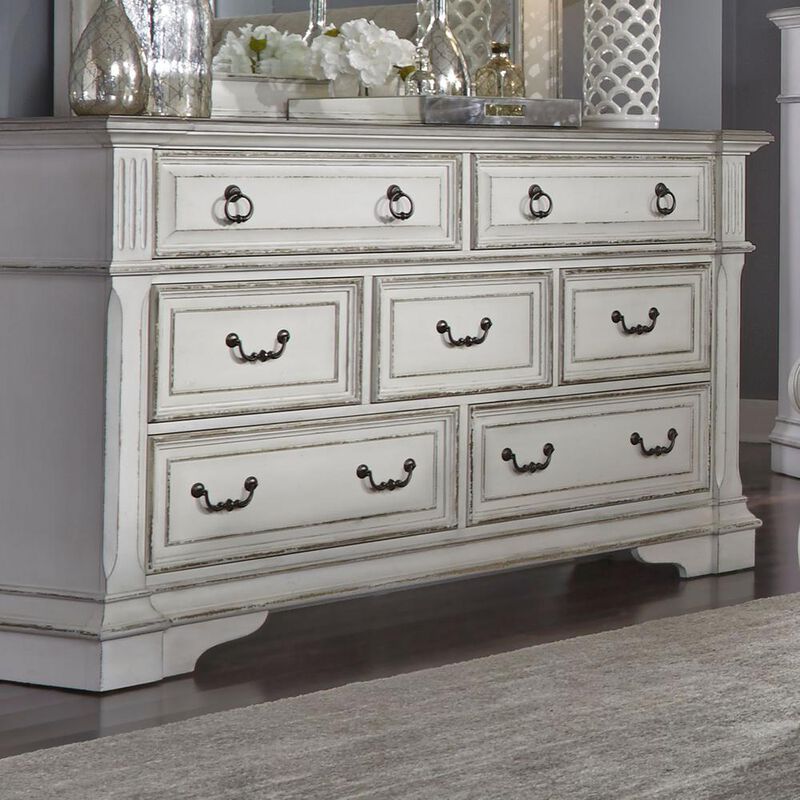Liberty Furniture Abbey Park 7 Drawer Dresser in Antique White image number 8
