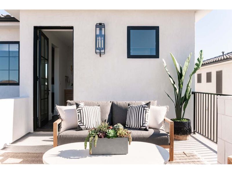 Beckham Exterior Wall Sconce image number 1