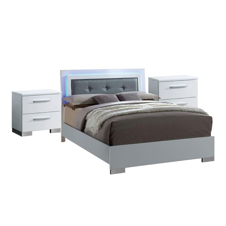 Queen Bedroom Set in White & Black Wood &ndash; 3 Piece Set with 2 Nightstands
