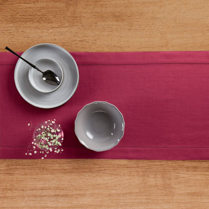 Solino Home Classic Hemstitch 100% Linen Table Runner &ndash; Handcrafted, Machine Washable, Perfect for Holiday and Everyday Dining