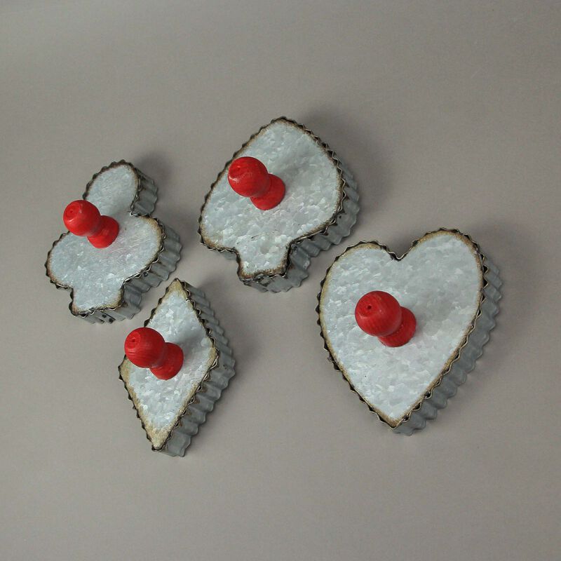 Set of 4 Galvanized Zinc Finish Playing Card Suit Cookie Cutter Wall Hooks image number 3