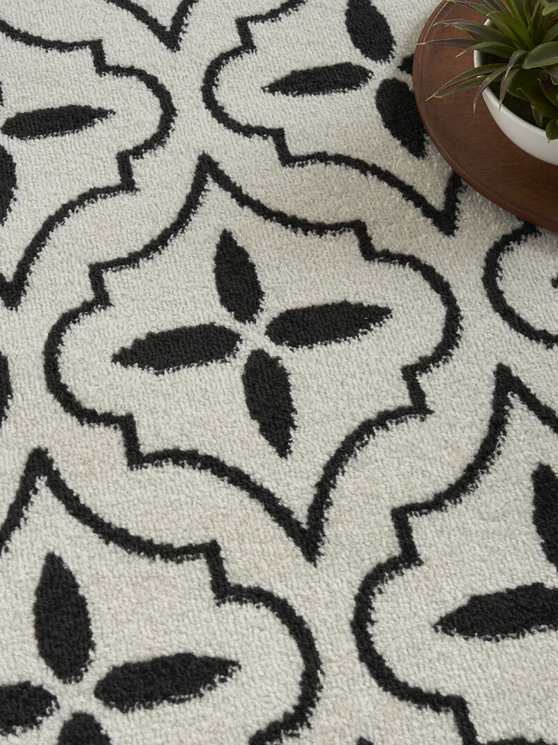 Nourison Essentials NRE04 Ivory/Black 6' x 9' Rug