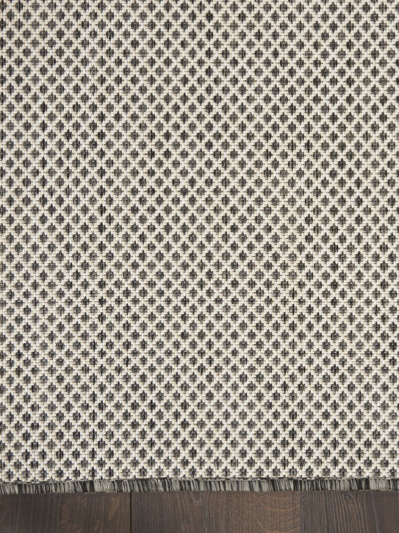 Courtyard COU01 Ivory/Charcoal 4' x 6' Rug