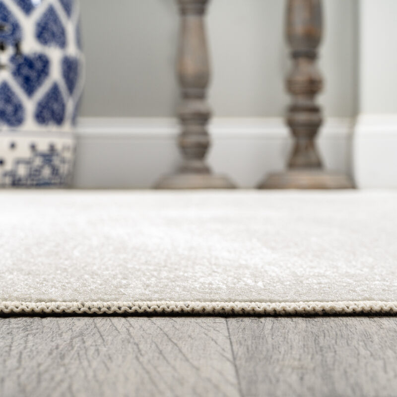 Twyla Classic Solid Low-Pile Machine-Washable Area Rug