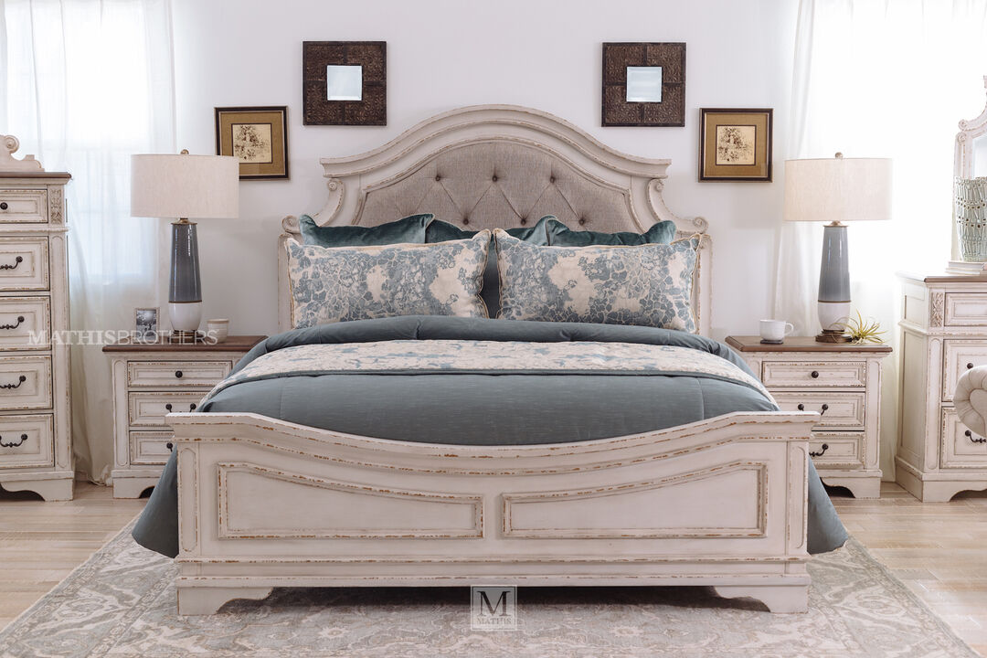 Realyn 4-Piece Queen Bed Suite