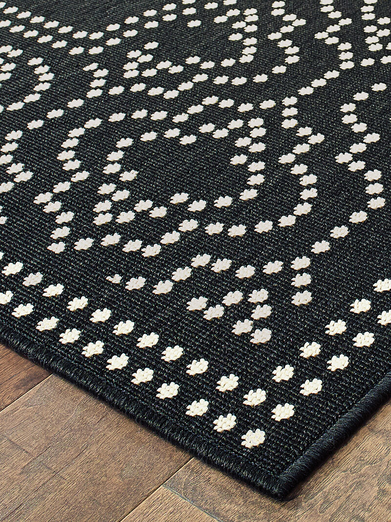 Marina 2'5" x 4'5" Black Rug