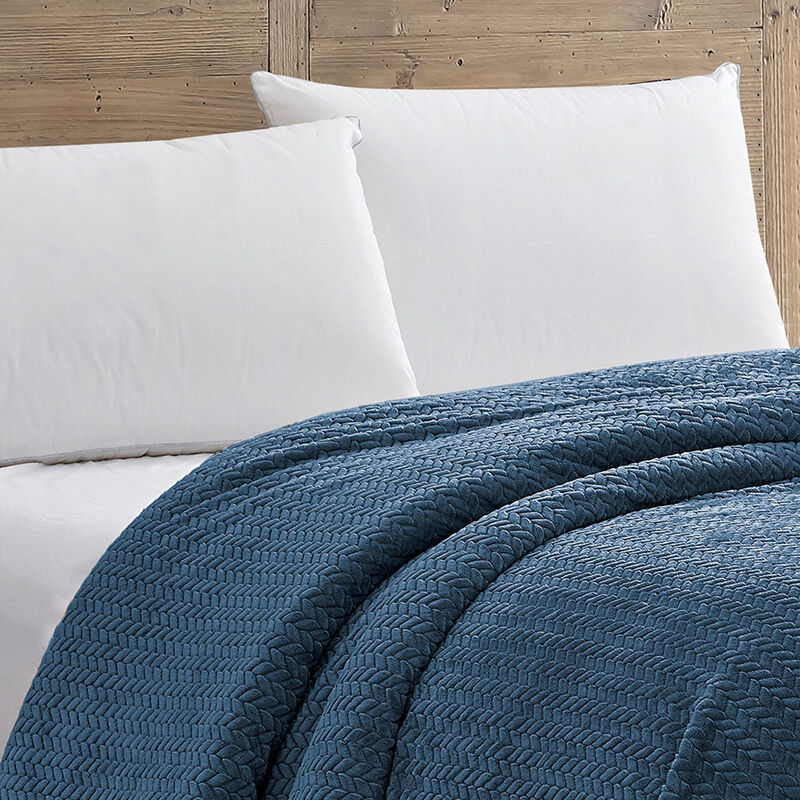Plazatex Chevron Braided Stylish Soft Comfortable and Lightweight All Seasons Blanket King Navy