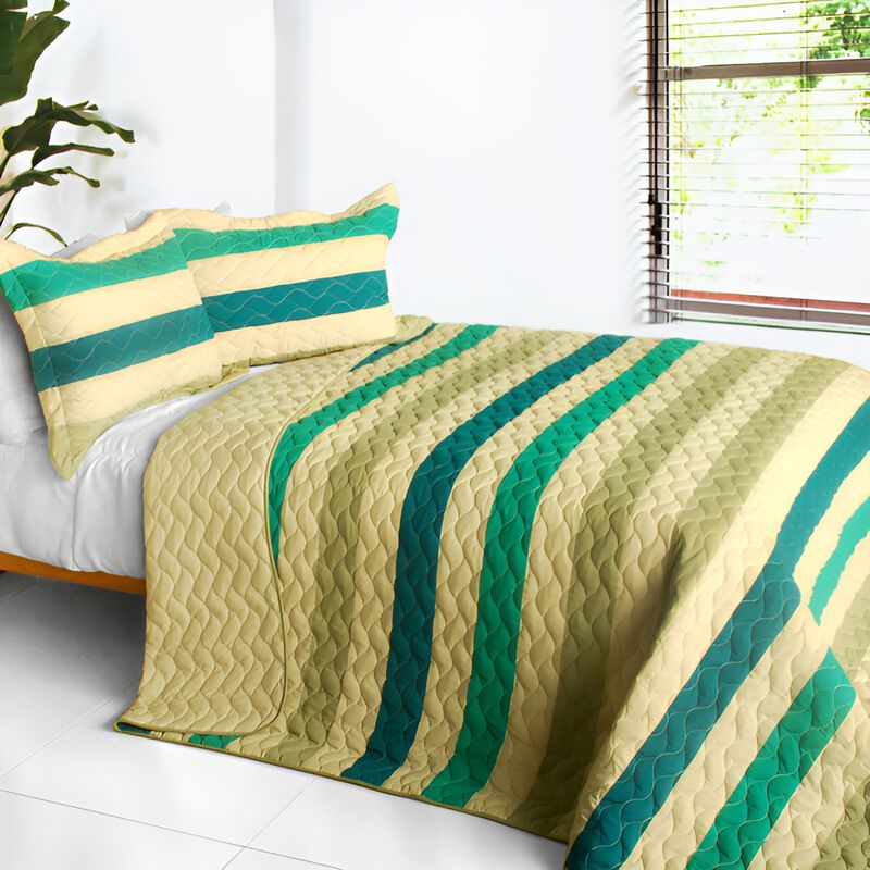 Queen Size 3-Piece Patchwork Quilt Set with Matching Pillow Shams image number 0