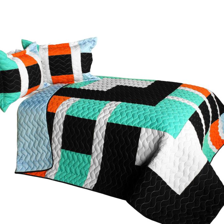 Queen Size 3-Piece Quilted Patchwork Quilt Set with Matching Shams