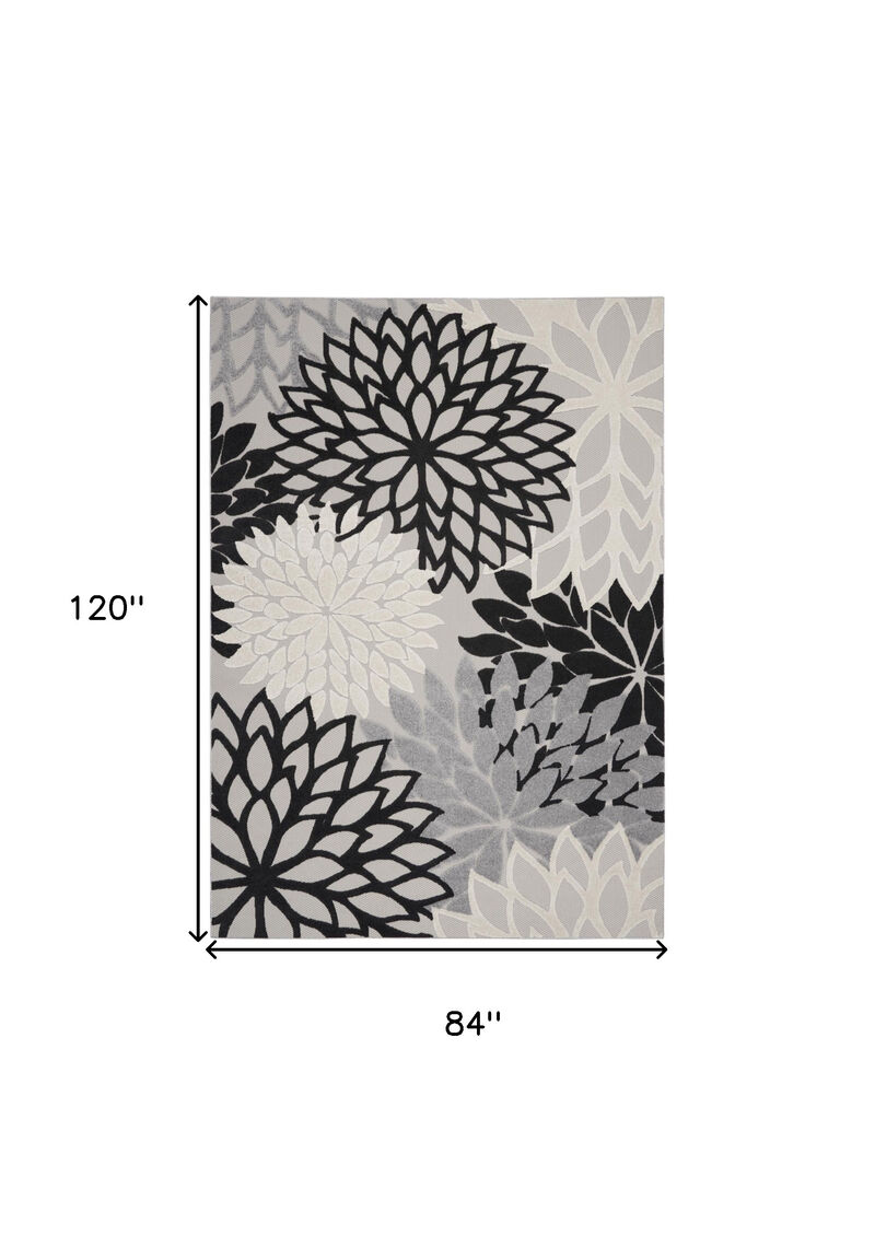 HomeRoots 7' X 10' Black And White Floral Indoor Outdoor Area Rug image number 6