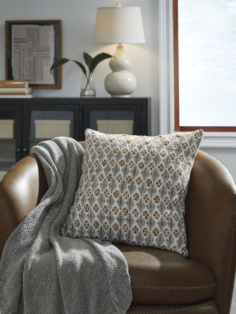 Dainwick Pillow (Set of 4) image number 1