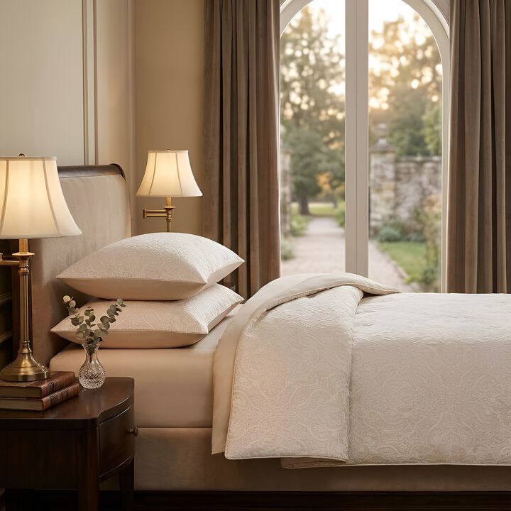 Medium Weight Floral Bedding Set for All Season Comfort