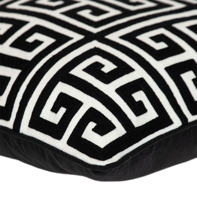 HomeRoots 20" Black and White Interlocking Cotton Throw Pillow image number 3