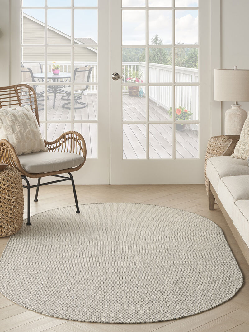 Courtyard COU01 Ivory/Silver 6' x 9' Oval Rug