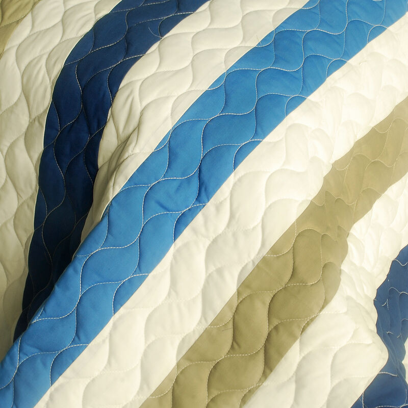 3 Piece Quilted Patchwork Quilt Set, Pure Sea Air Bedroom Bedding Design-Blue image number 3