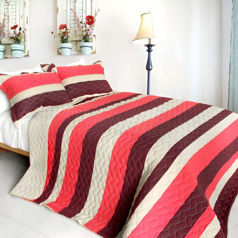 Queen Size 3-Piece Vermicelli Quilted Patchwork Quilt Set with Shams image number 0