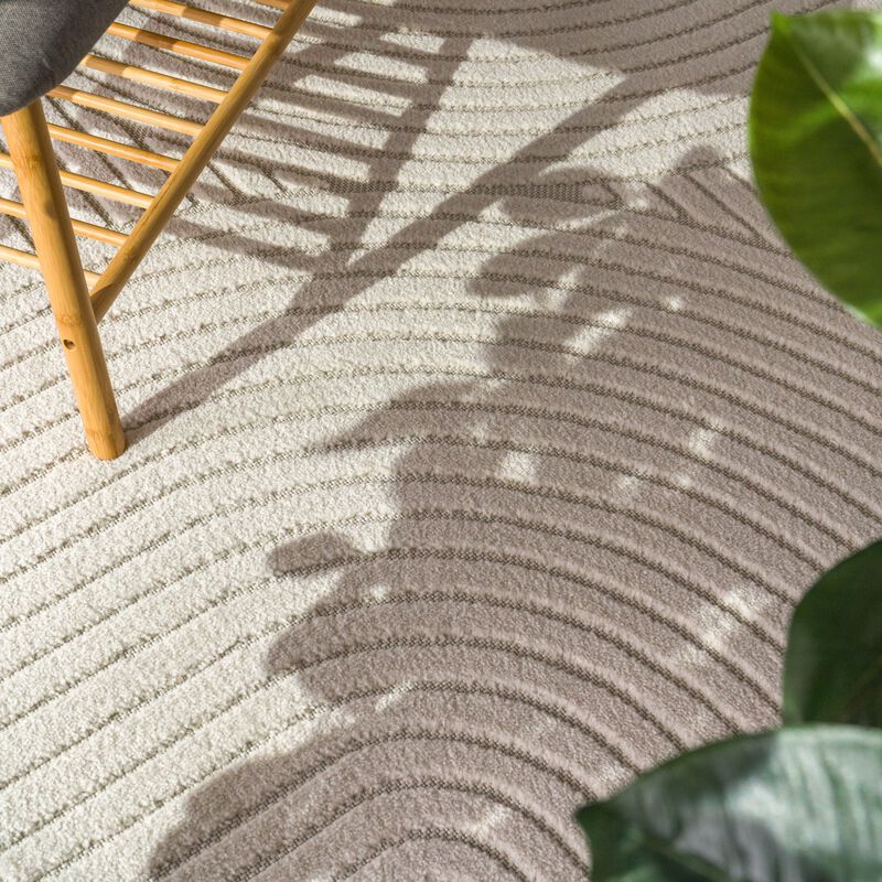 Modern Area Rug Minimalist Design with Curved Line Pattern in Cream / Green